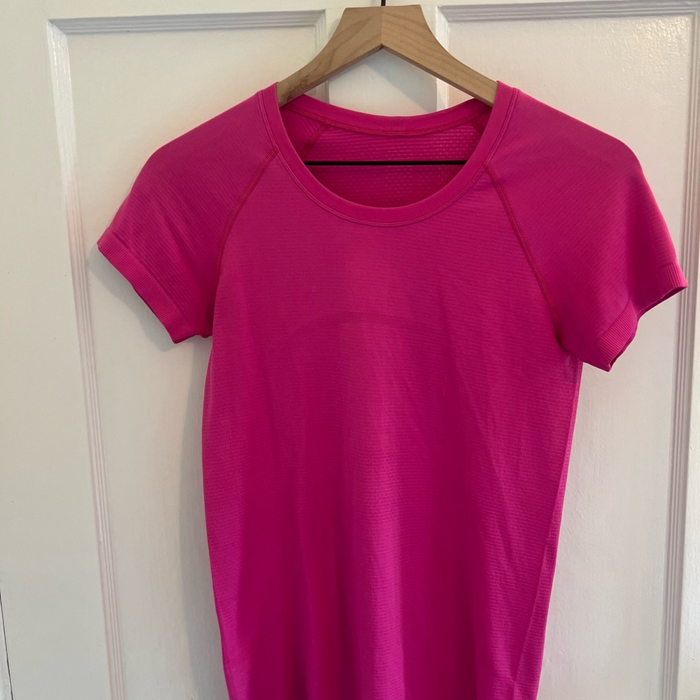 Lululemon Women's Sonic Pink Short Sleeve Top